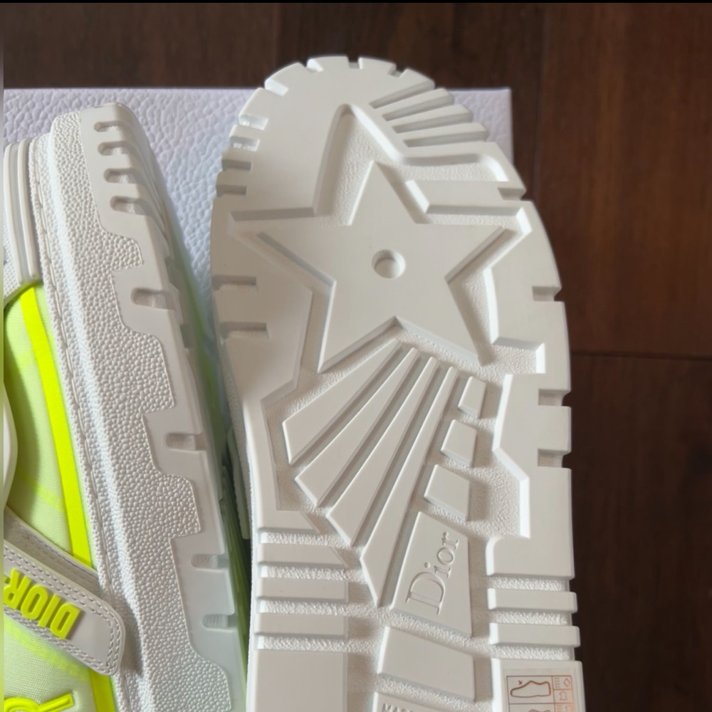 CHRISTIAN DIOR
Calfskin Dior-ID Platform Sneaker 40.5 Yellow - Picture 5 of 8